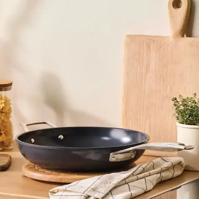 Essential Nonstick Ceramic Deep Fry Pan - Le Creuset