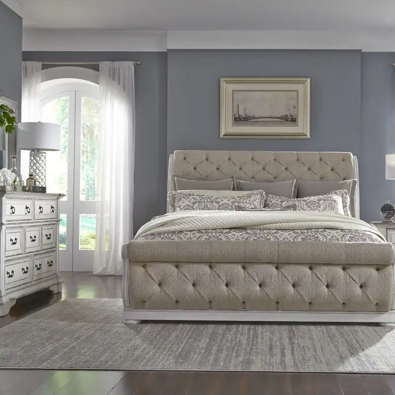 Abbey Park Queen Uph Sleigh Bed, Dresser & Mirror - Liberty